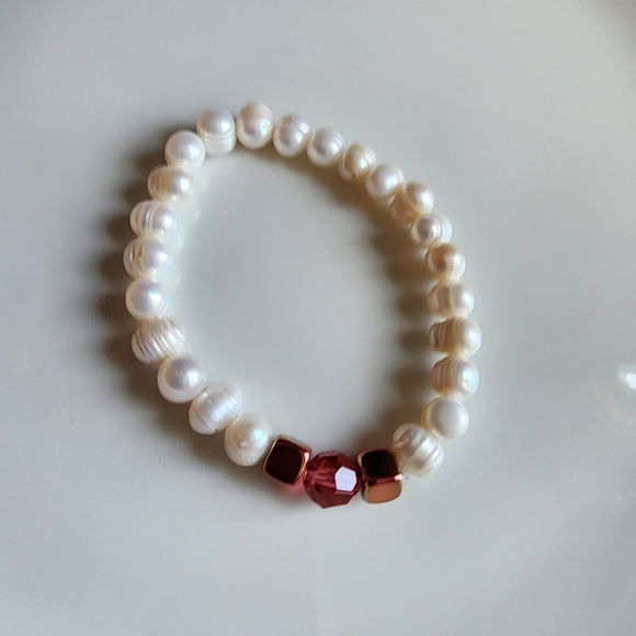 Chic White Pearl and Pink Bead Bracelet - Picture 4 of 5
